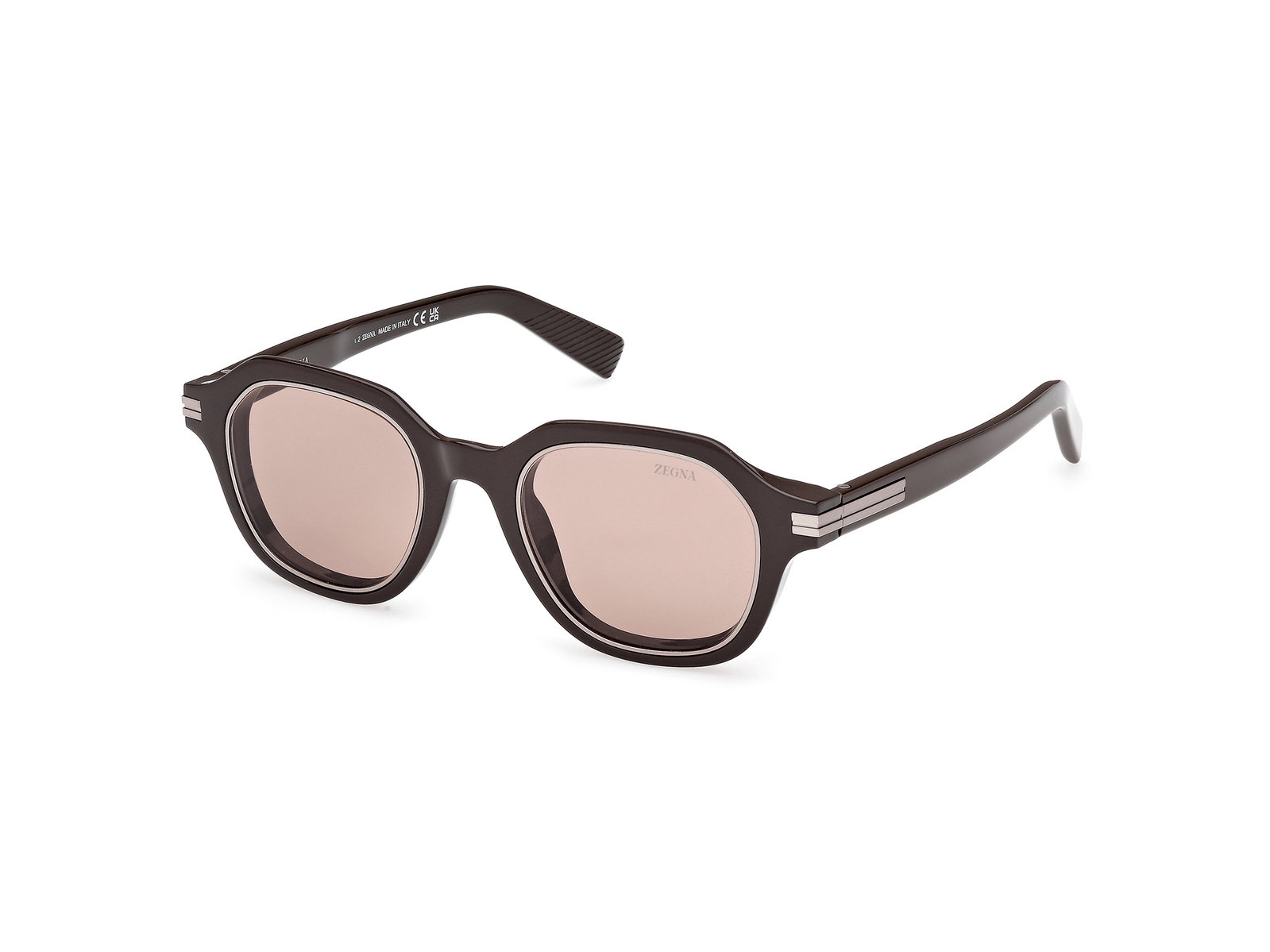 Das Bild zeigt die Zegna Sonnenbrille 0250 in glänzend dunkelbraun leicht schräg von der Seite.